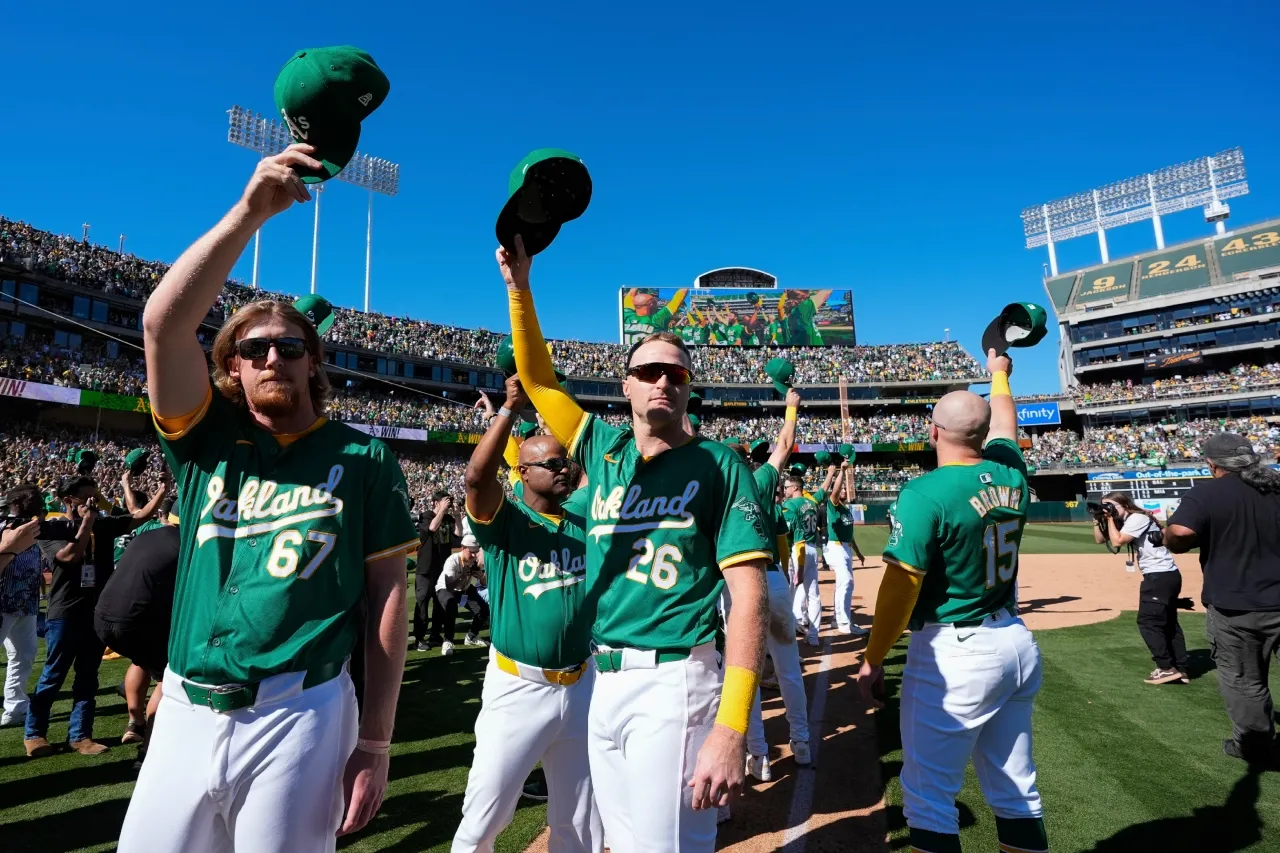 Atléticos se despiden de Oakland, su casa desde 1968