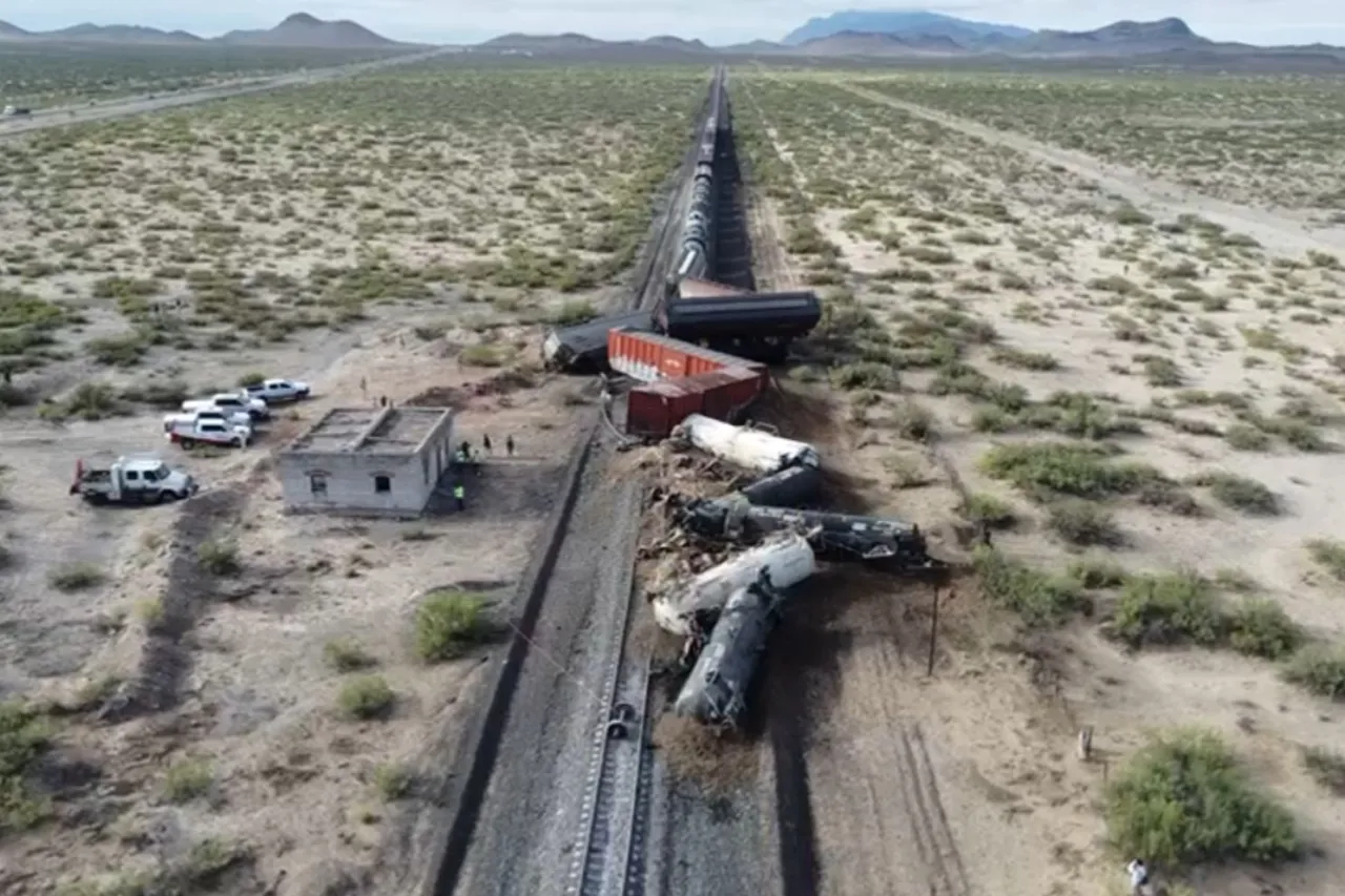 Derraman 5 toneladas de ácido sulfúrico tras accidente en tramo Ahumada-Juárez