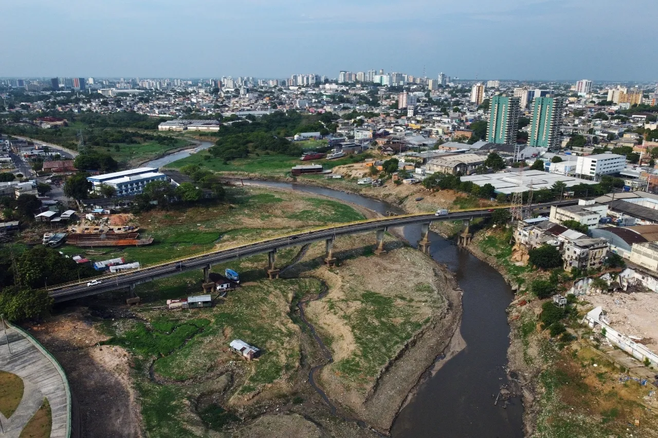 Dramáticas imágenes muestran la magnitud de la sequía en Amazonia y sus ríos