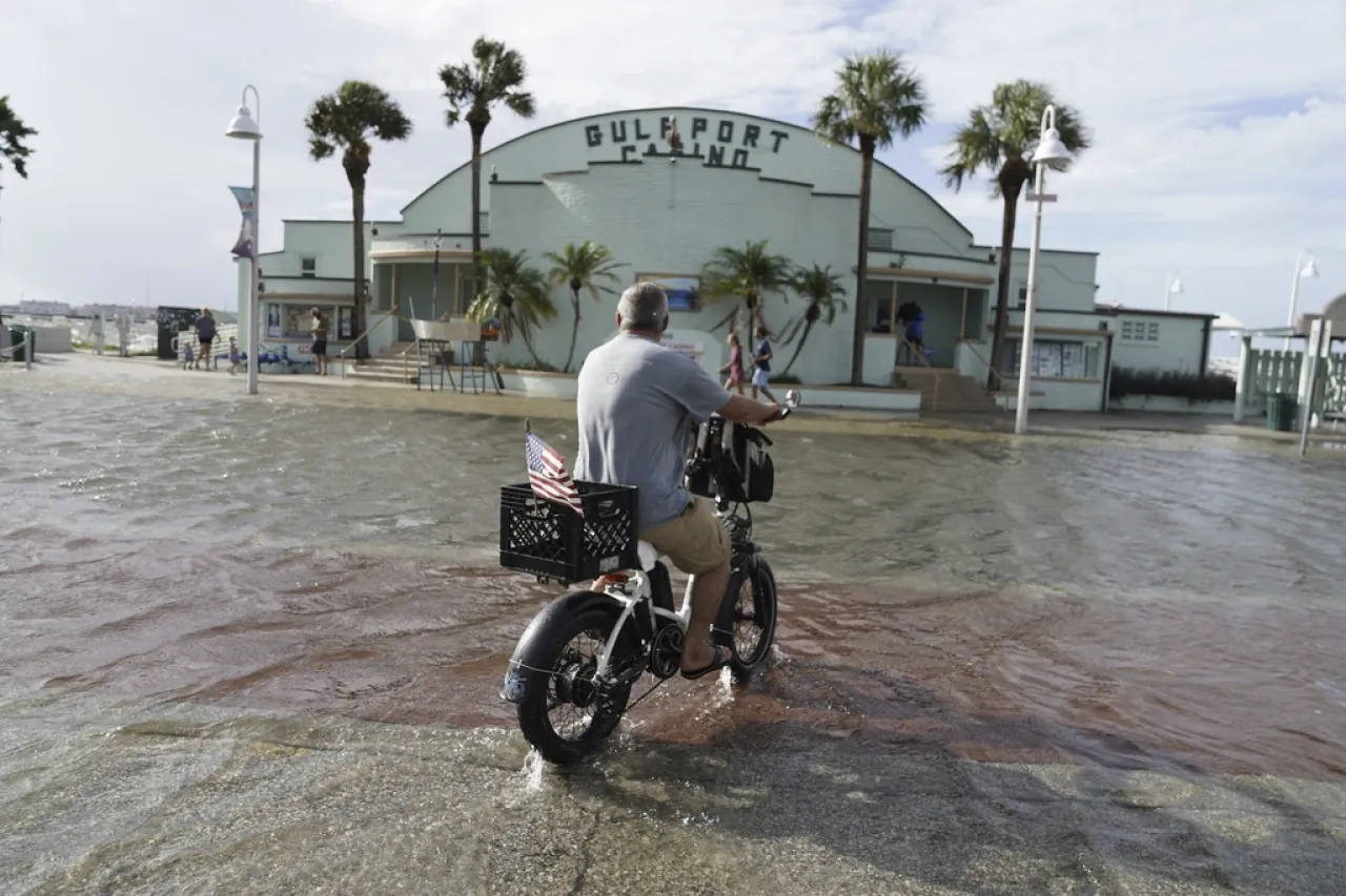 'Helene' se debilita a tormenta tropical a su paso por Georgia