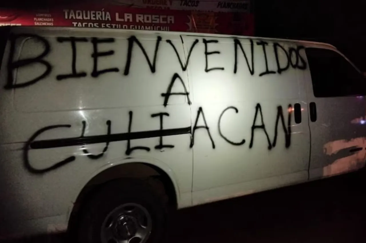 'Bienvenidos a Culiacán'; dejan varios cuerpos en una camioneta en Sinaloa