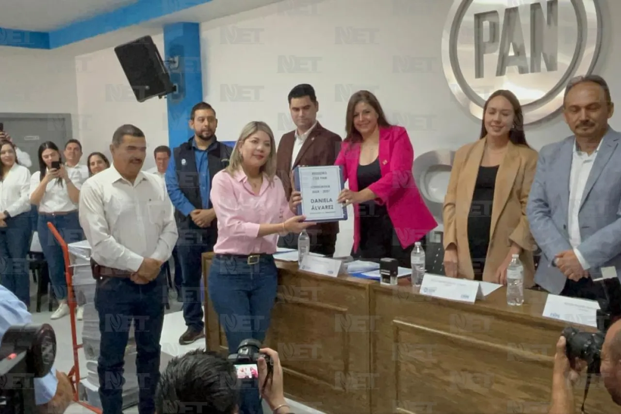 Registra Daniela Álvarez candidatura para dirigir al PAN estatal