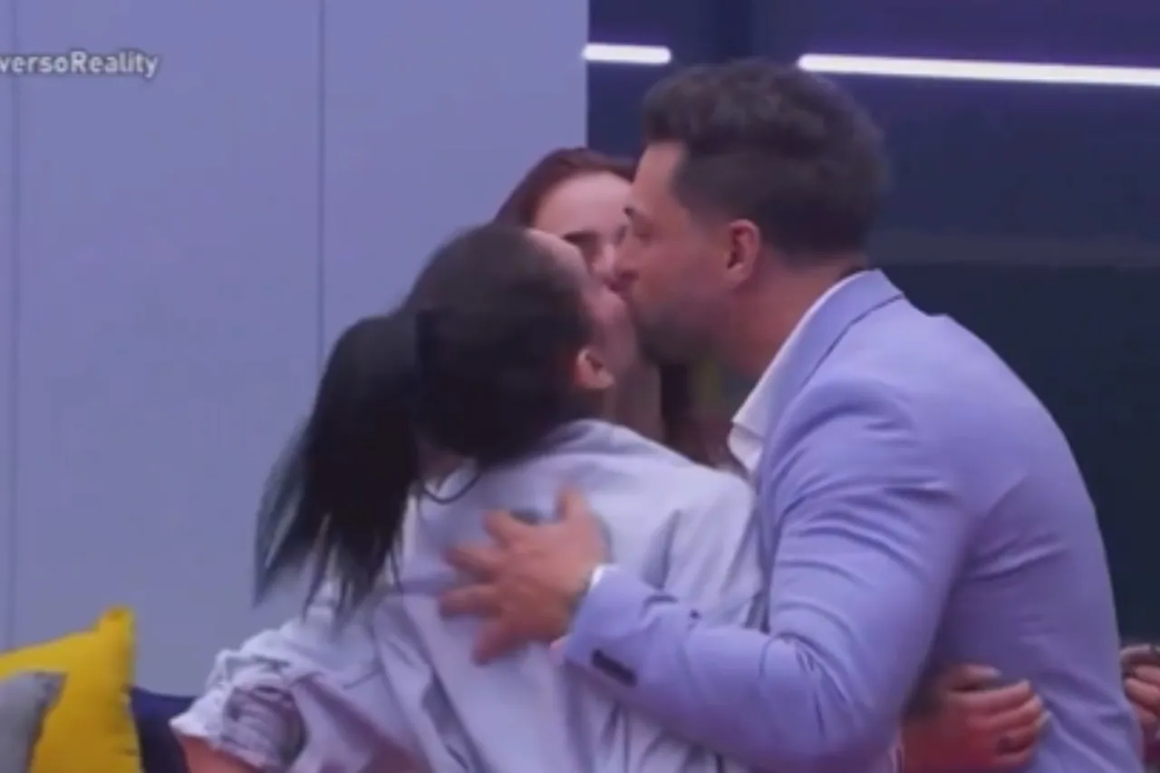 Nicola entra a 'LCDLF' y protagoniza beso de 3 con Gala y Karime