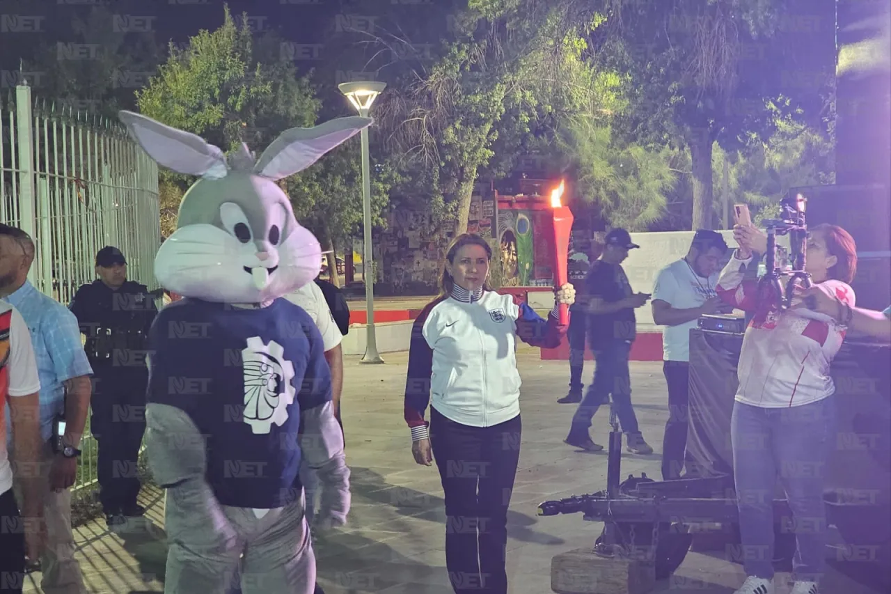 Corre alcalde con antorcha por evento deportivo del TecNM