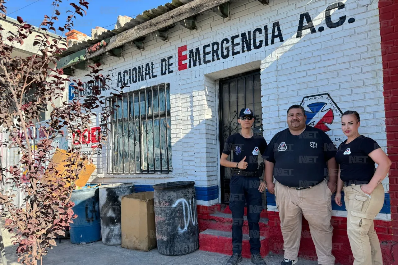 Paramédicos voluntarios invitan a la recolección de dulces para casa de espantos