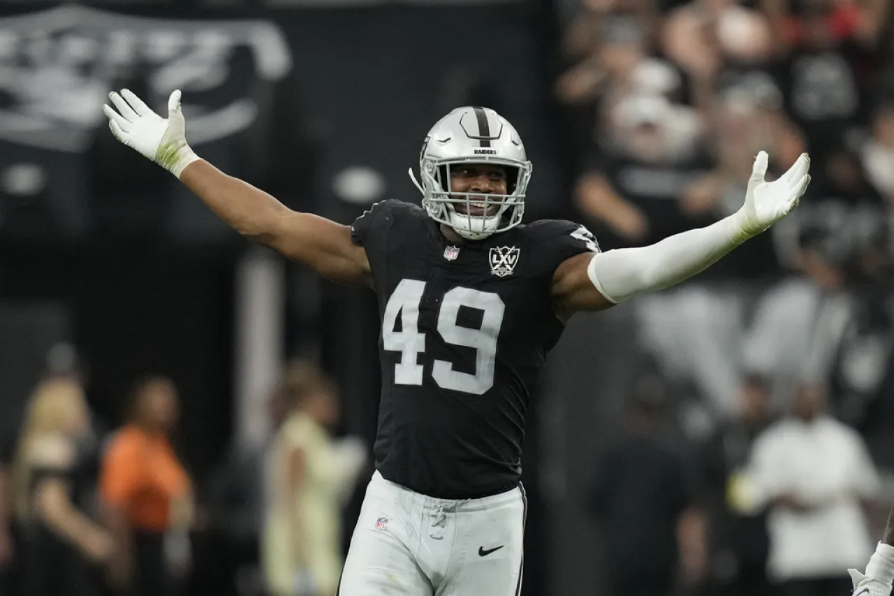 Con una fuerte defensa, Raiders venden a Browns