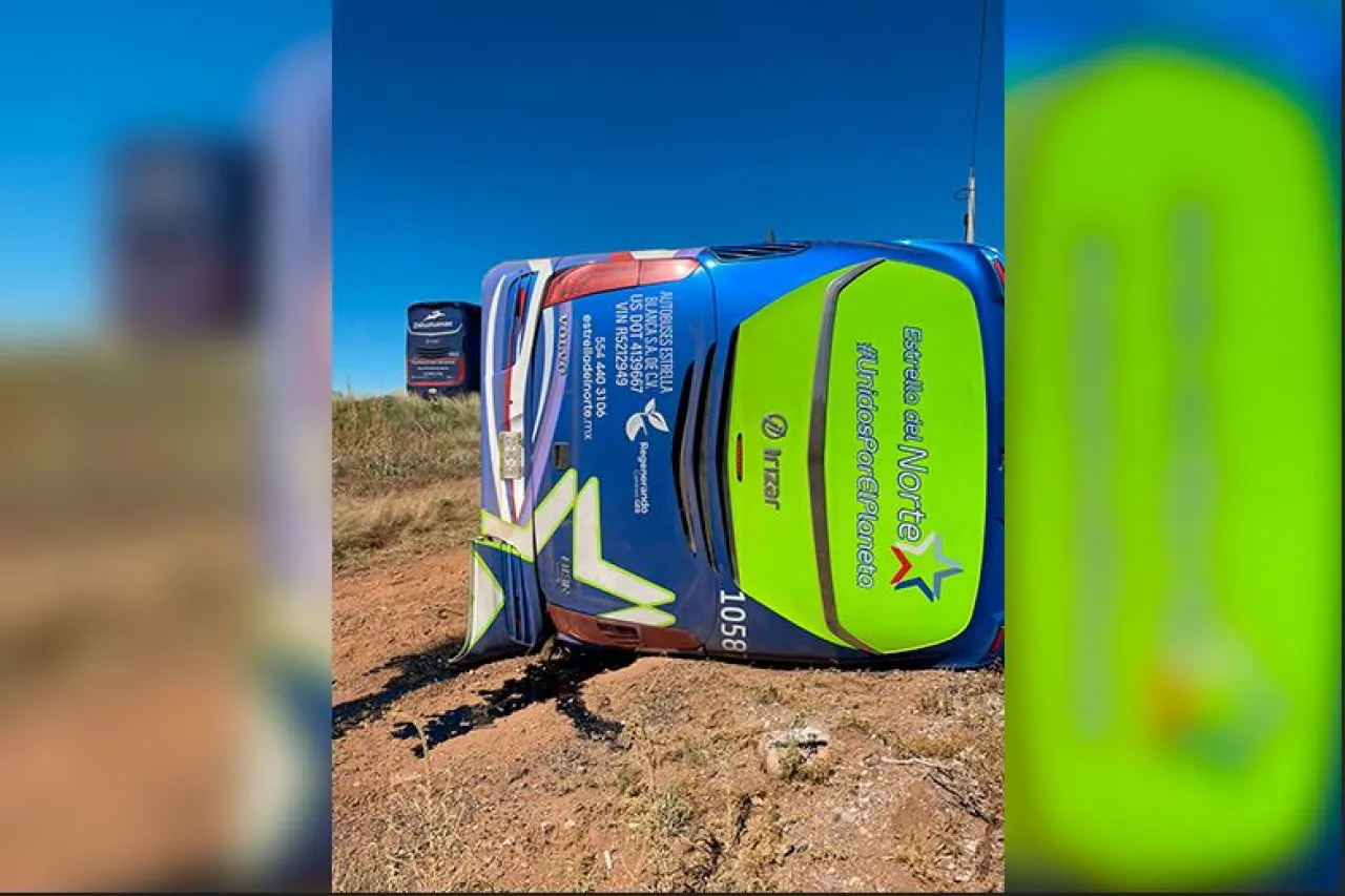 Vuelca autobús cerca de Ahumada