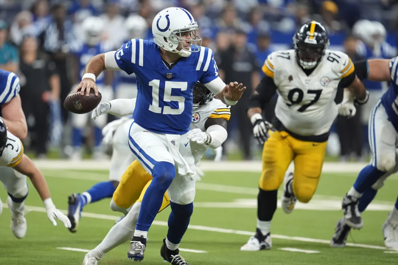 Colts superan a los Steelers