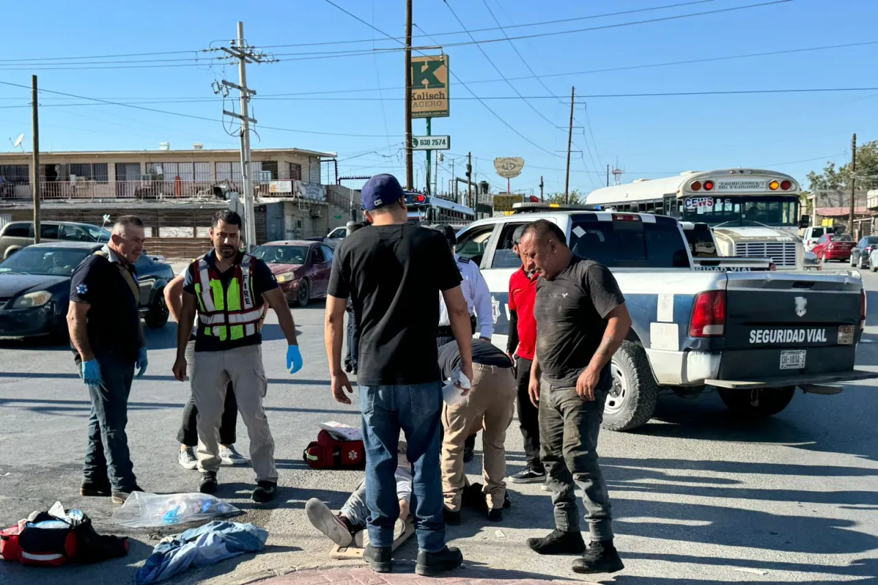 Queda lesionado de gravedad al ser atropellado en avenida de los Aztecas