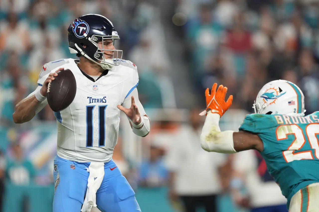 Vencen Titans a Dolphins