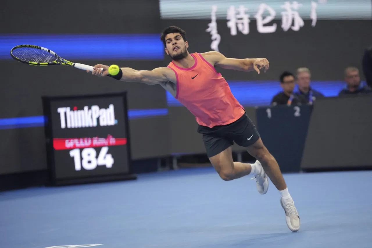 Alcaraz se cita con Sinner en la final del Abierto de China de Tenis