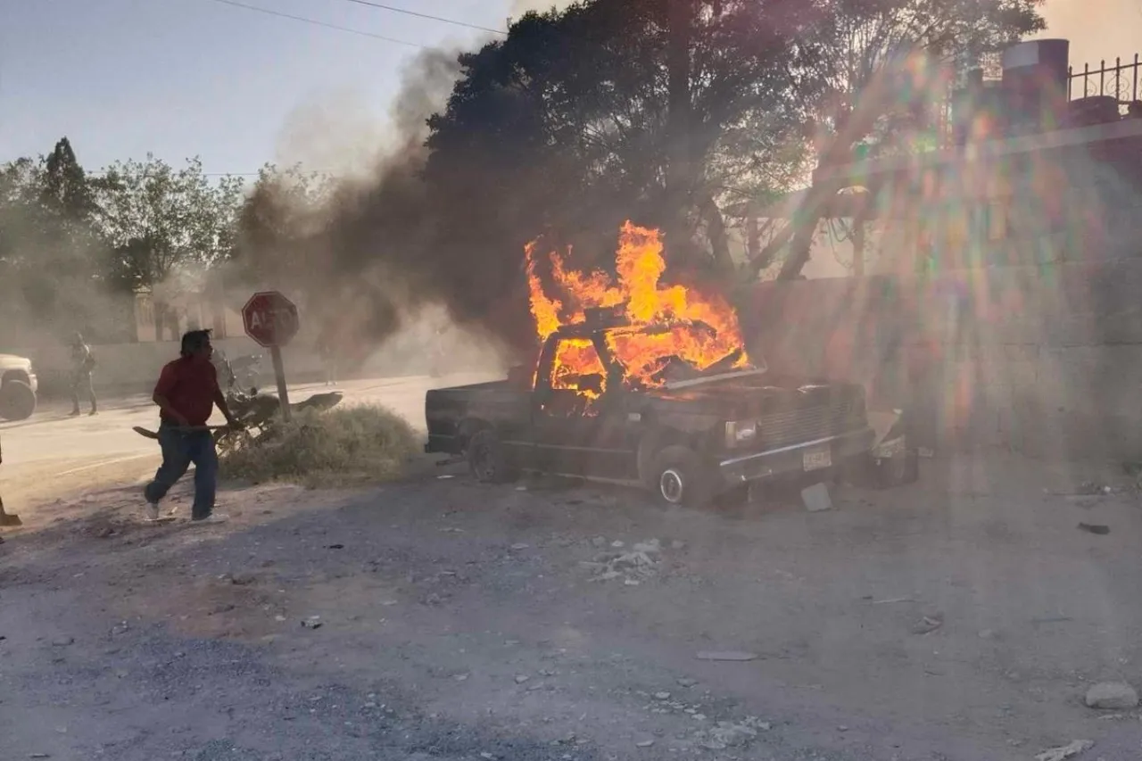 Se les incendia la troca en Salvárcar