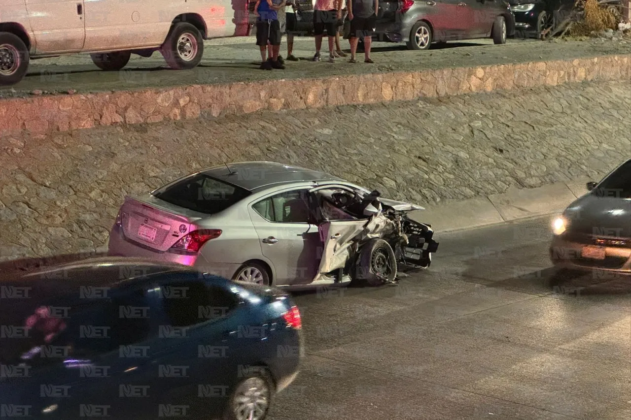 Provoca choque frontal al conducir ebrio en el viaducto Díaz Ordaz