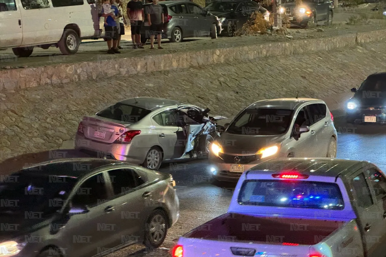 Provoca choque frontal al conducir ebrio en el viaducto Díaz Ordaz