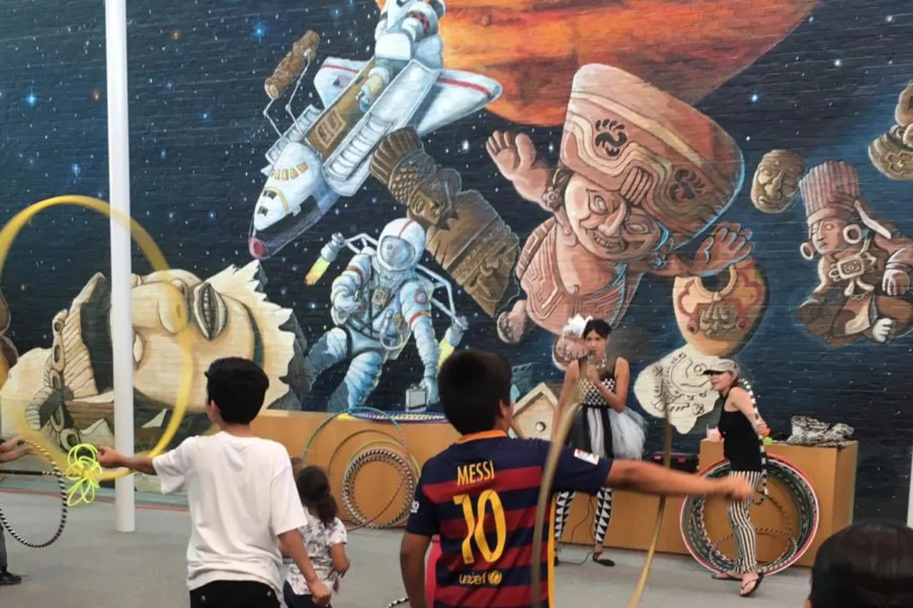 Sala de murales de biblioteca en El Paso recibe el nombre de artista juarense