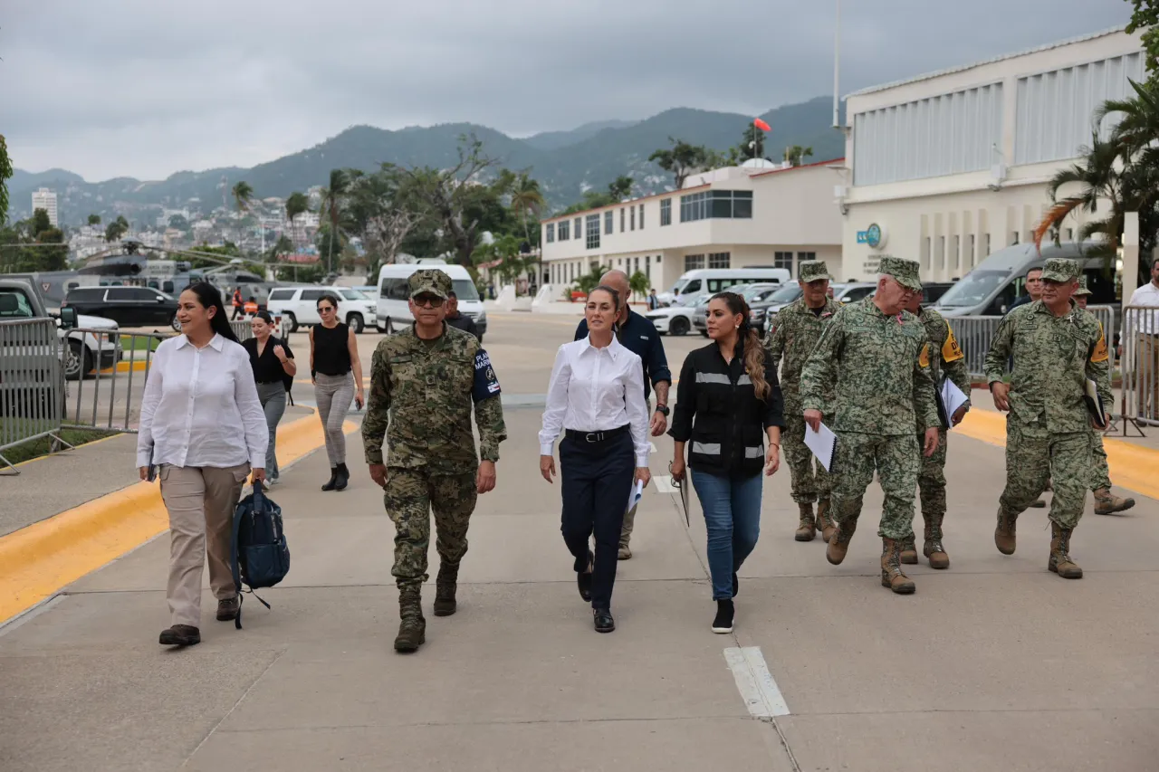 Evalúa Sheinbaum daños en Acapulco tras el paso del huracán John