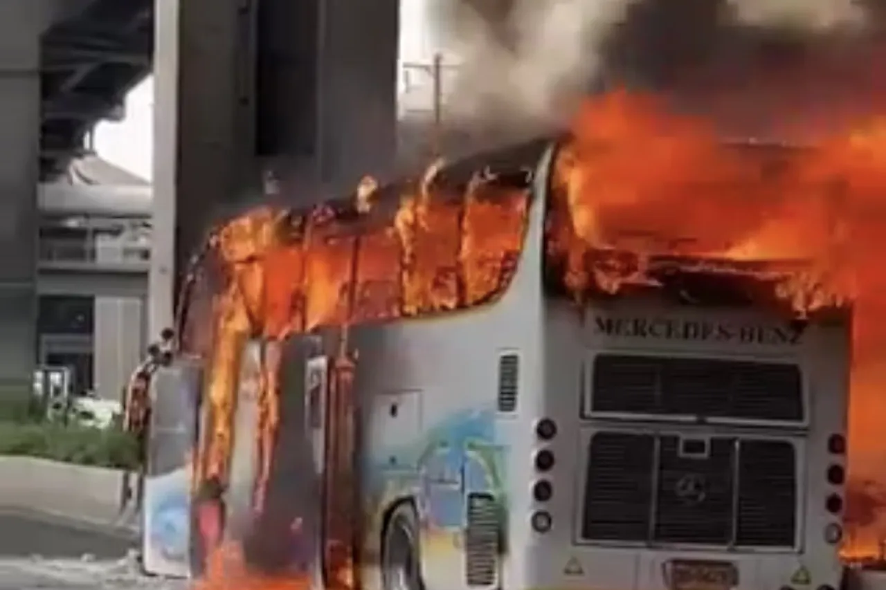 Más de 20 muertos tras el incendio de un autobús escolar