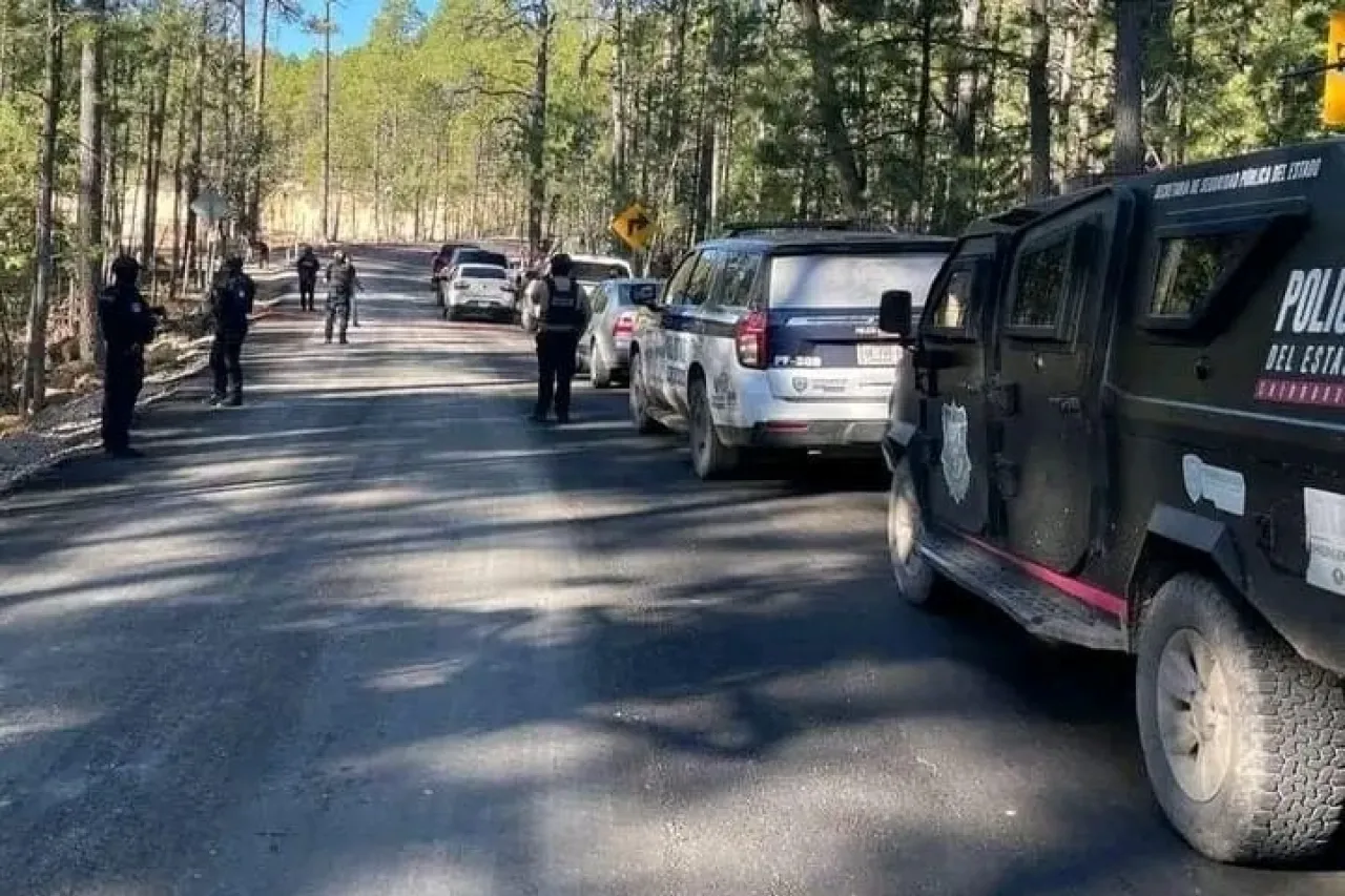 Hallan 5 cadáveres en camioneta de la CFE