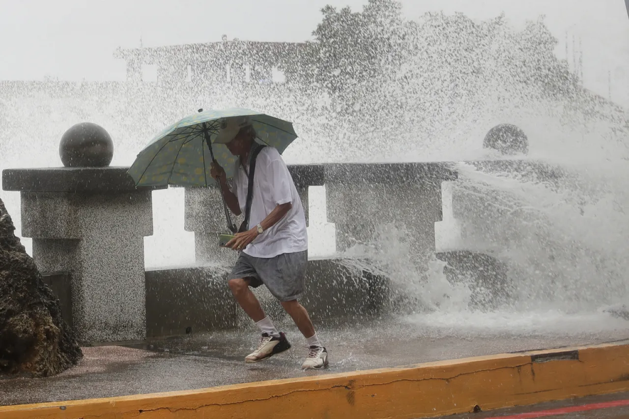 Tifón se dirige a Taiwán tras herir a docenas y provocar miles de evacuaciones