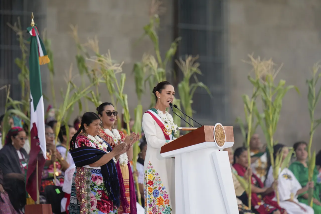 Luces, cámara, acción: arrancan las mañaneras de Sheinbaum en México