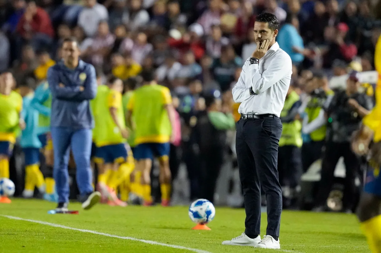 Video: Deja Fernando Gago desastre en casa de Guadalajara