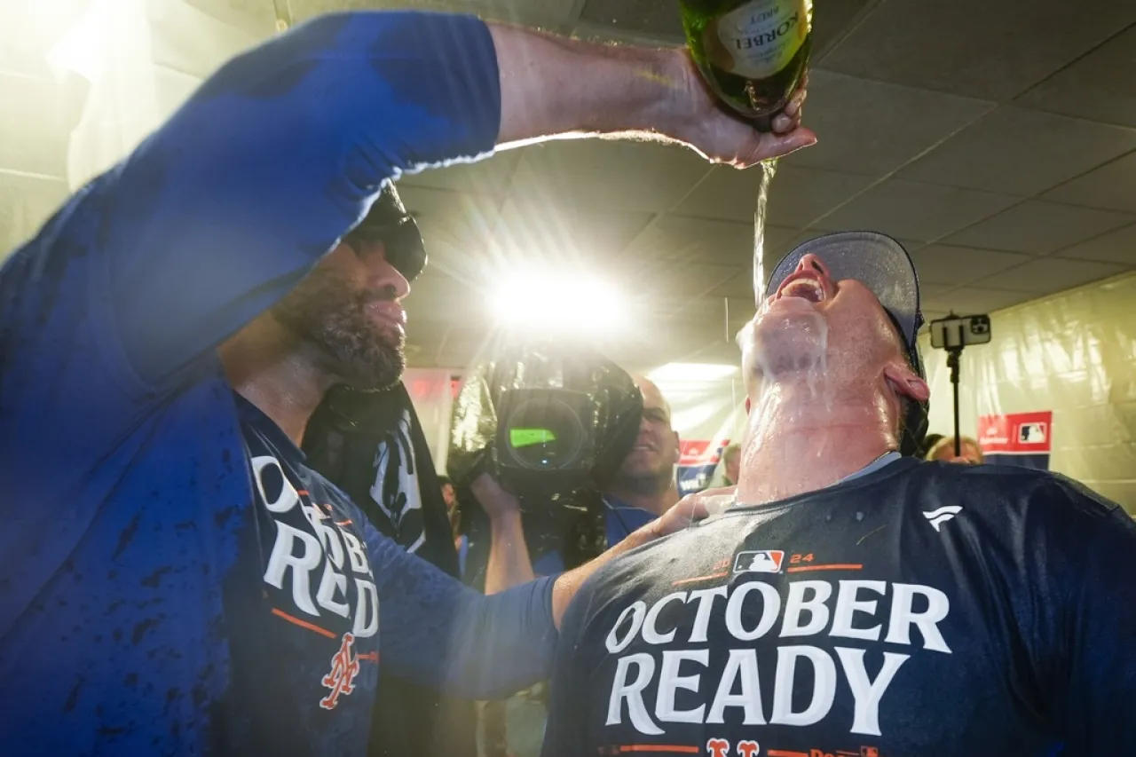 Mets remontan y vencen a Cerveceros para avanzar a serie divisional