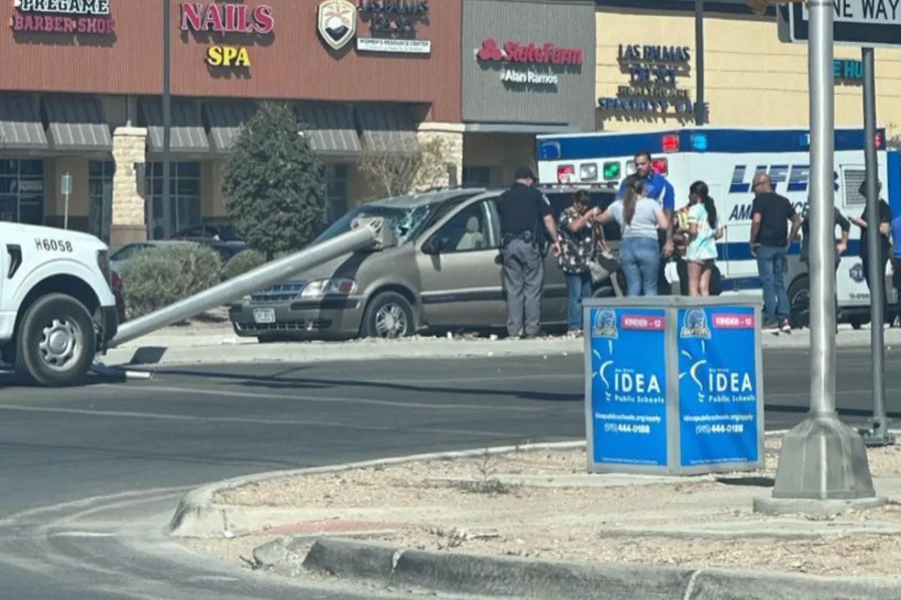 Video: Le cae poste a camioneta en El Paso