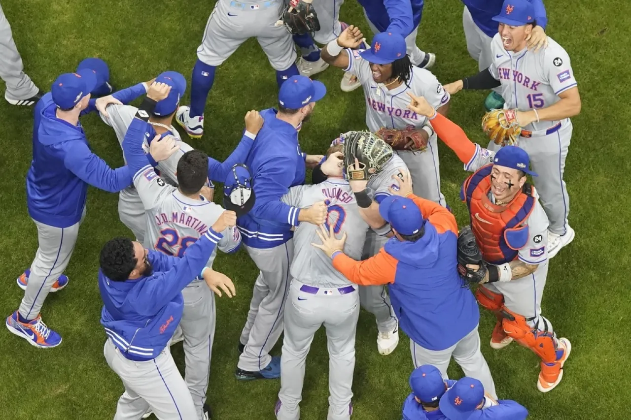 Mets remontan y vencen a Cerveceros para avanzar a serie divisional