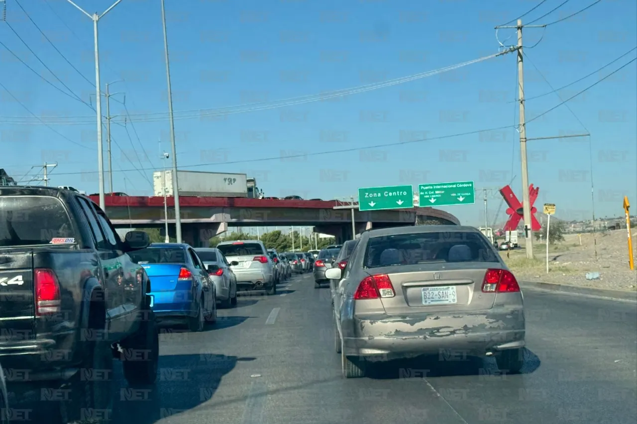 Tráfico intenso y filas kilométricas en el Juan Pablo II