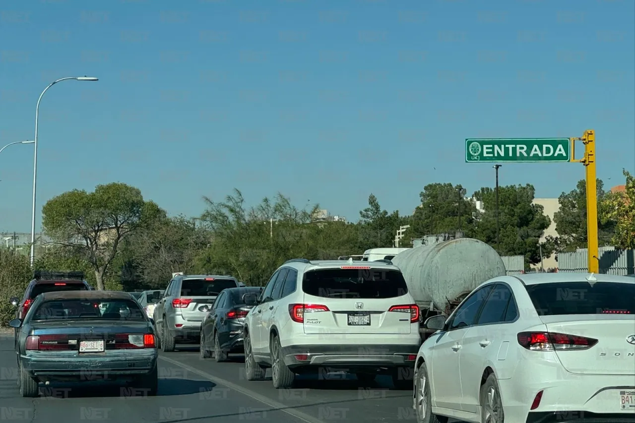 Tráfico intenso y filas kilométricas en el Juan Pablo II