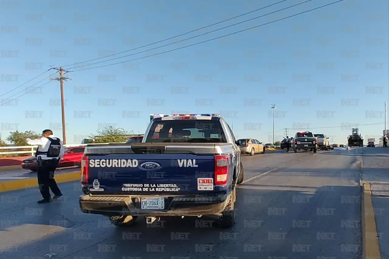 Muere motociclista al ser arrollado por camión en puente del Trébol