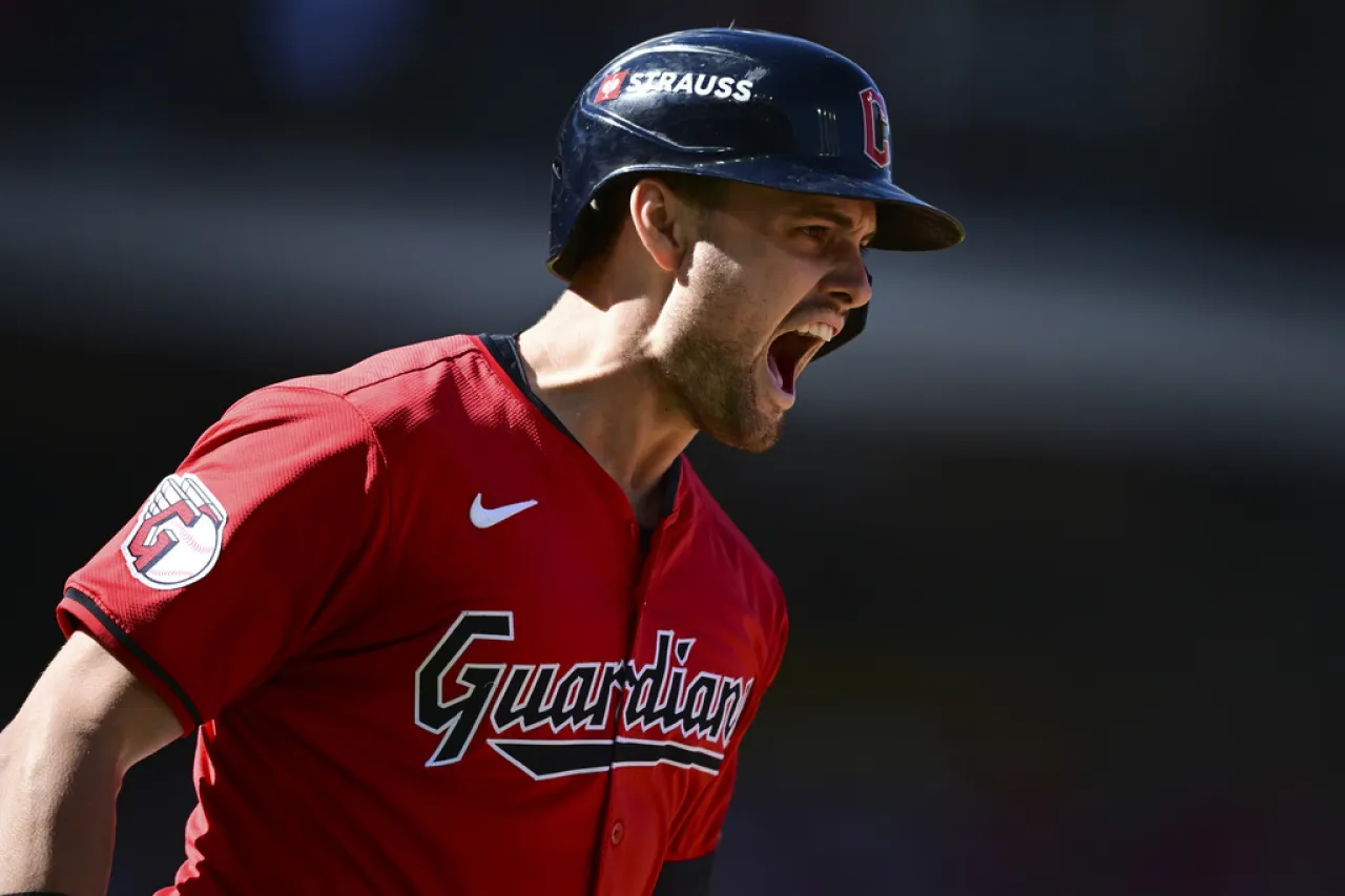 Guardianes atormentan a Tigres en inicio de la Serie Divisional