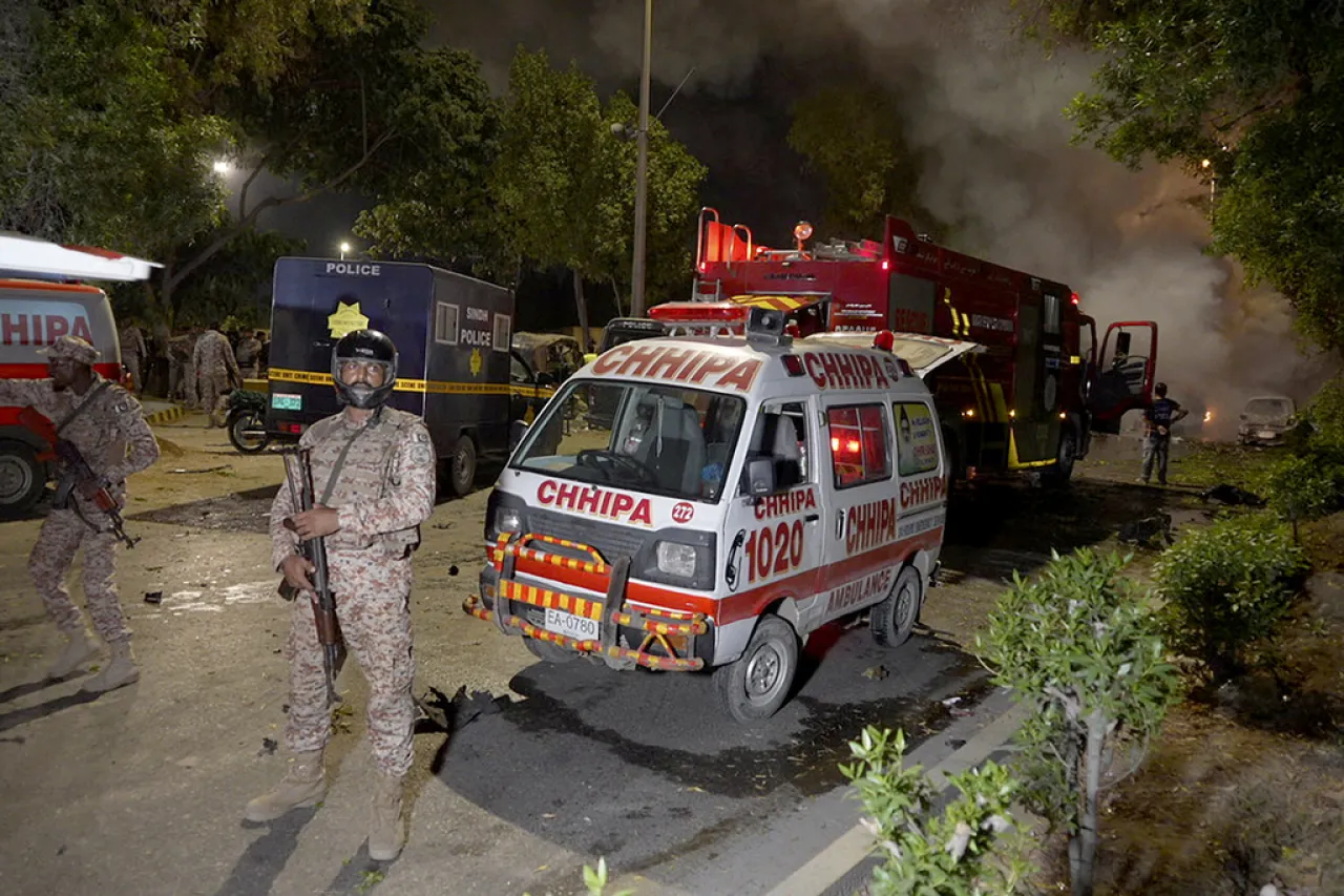 Explosión afuera de aeropuerto en Pakistán deja dos muertos y 8 heridos