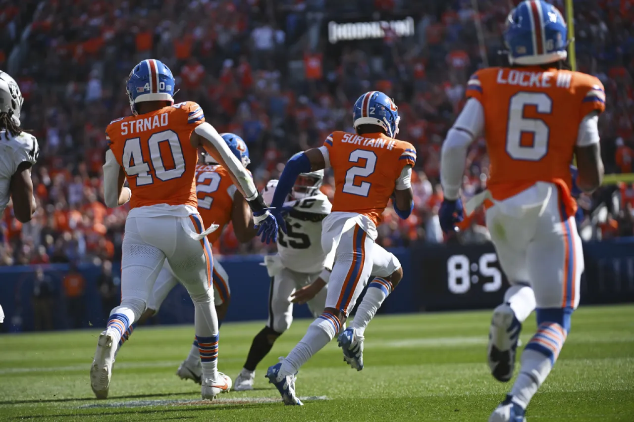 Broncos vencen a Raiders