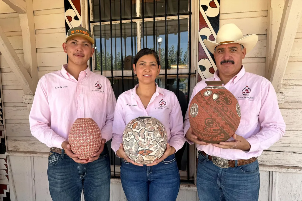 Premian a ganadores del Concurso Regional de Cerámica de Mata Ortiz