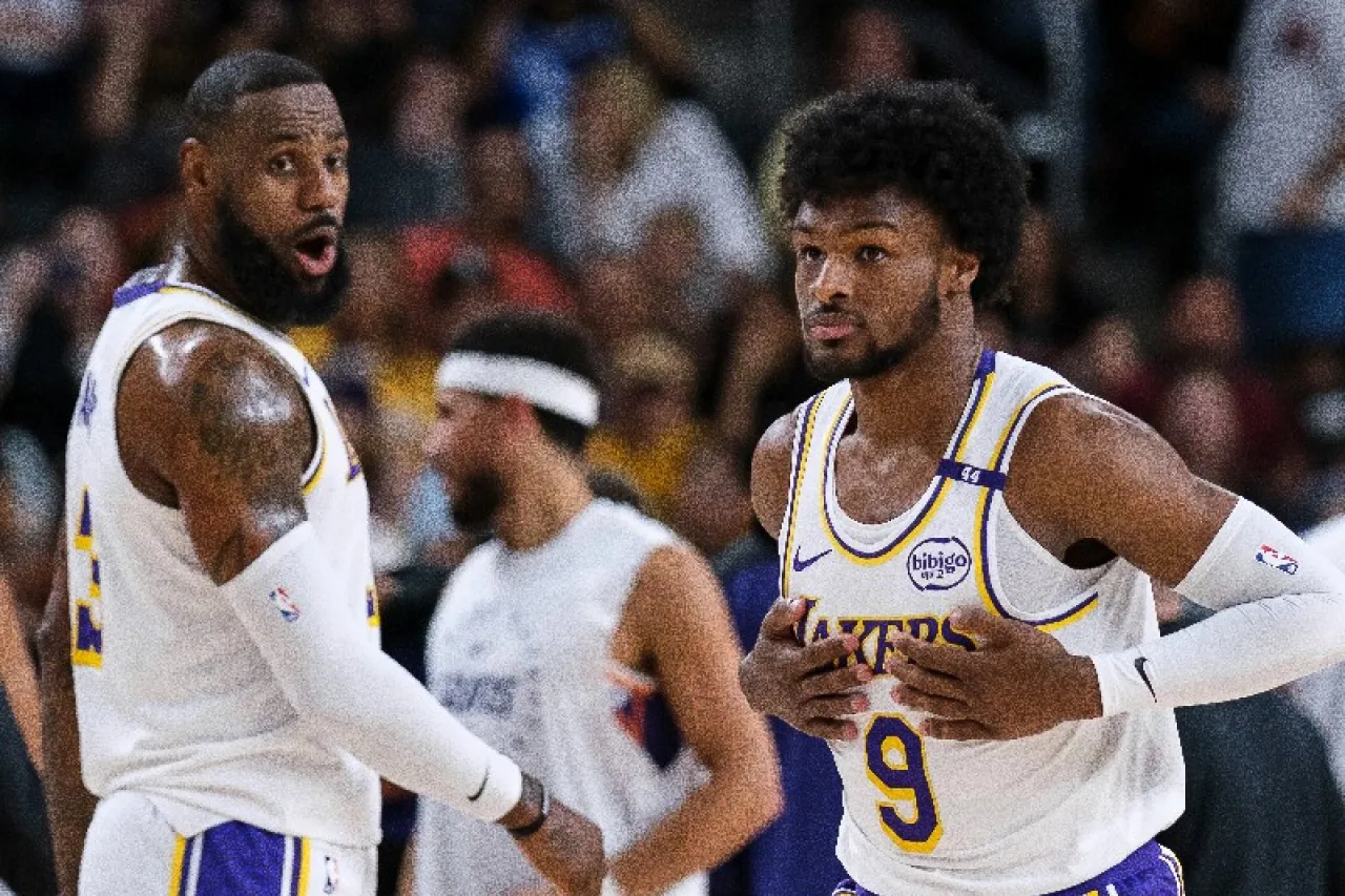 Los James hacen historia: LeBron y Bronny juegan juntos con los Lakers