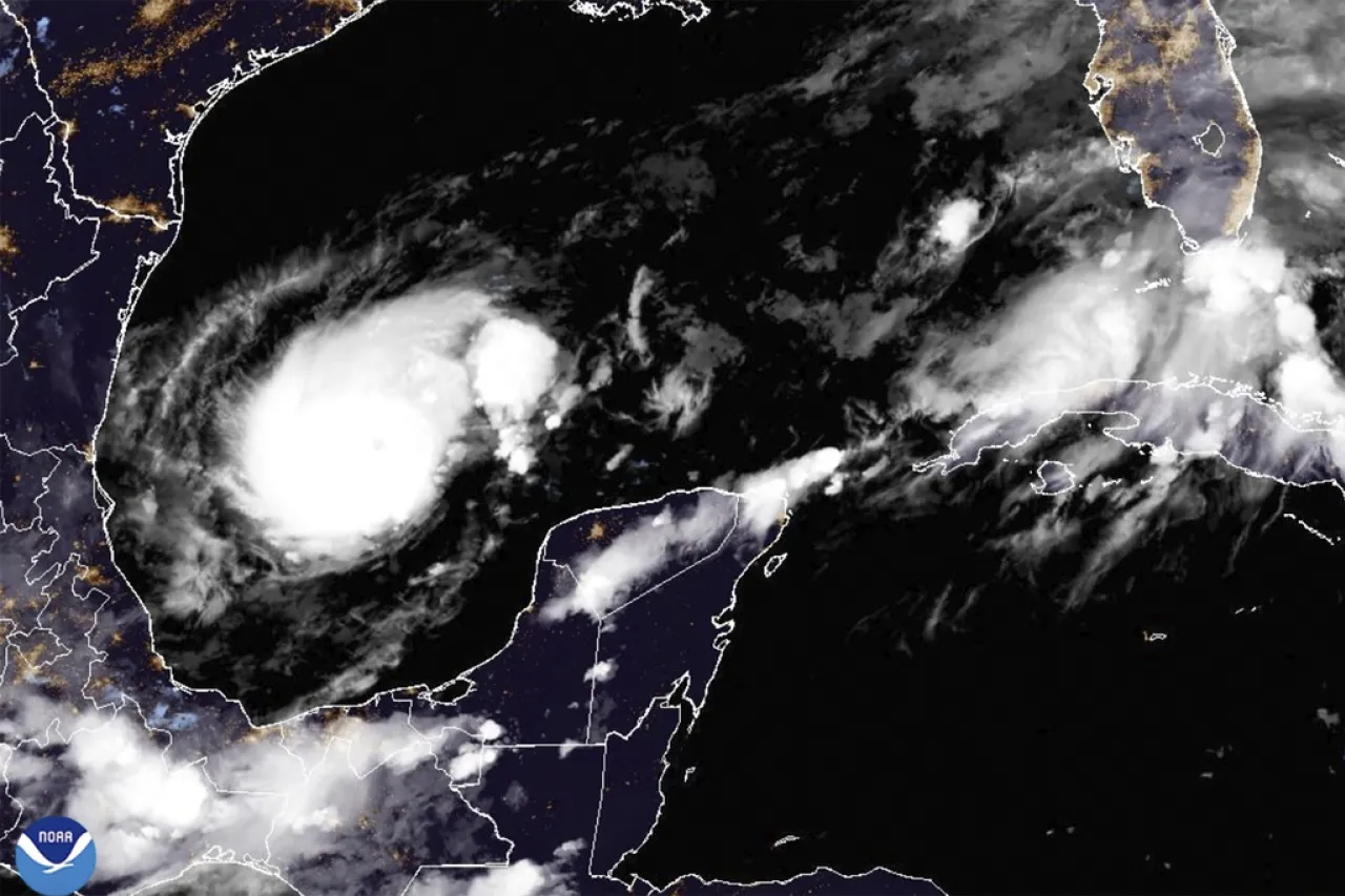 'Milton' alcanza categoría 3 mientras Florida prepara evacuaciones masivas