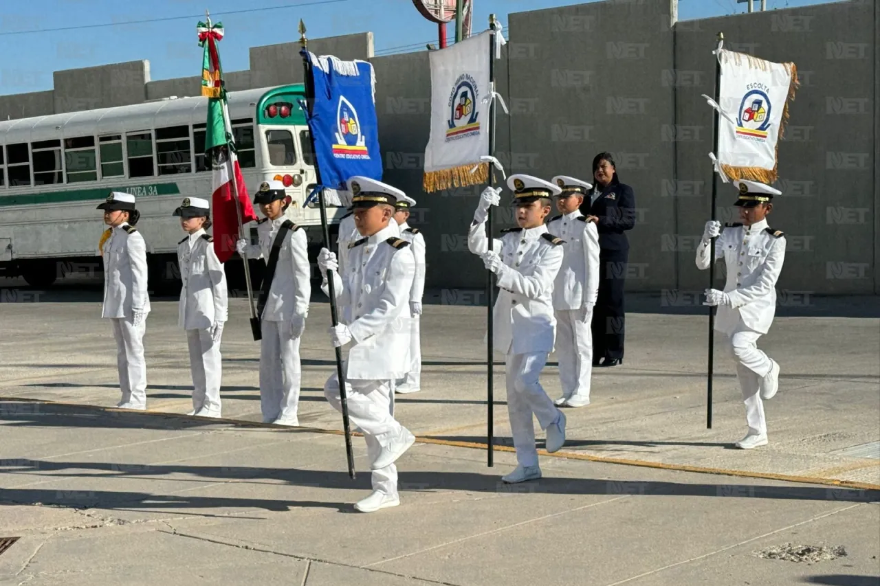 Rinde Fiscalía honores a la bandera y promueve valores cívicos