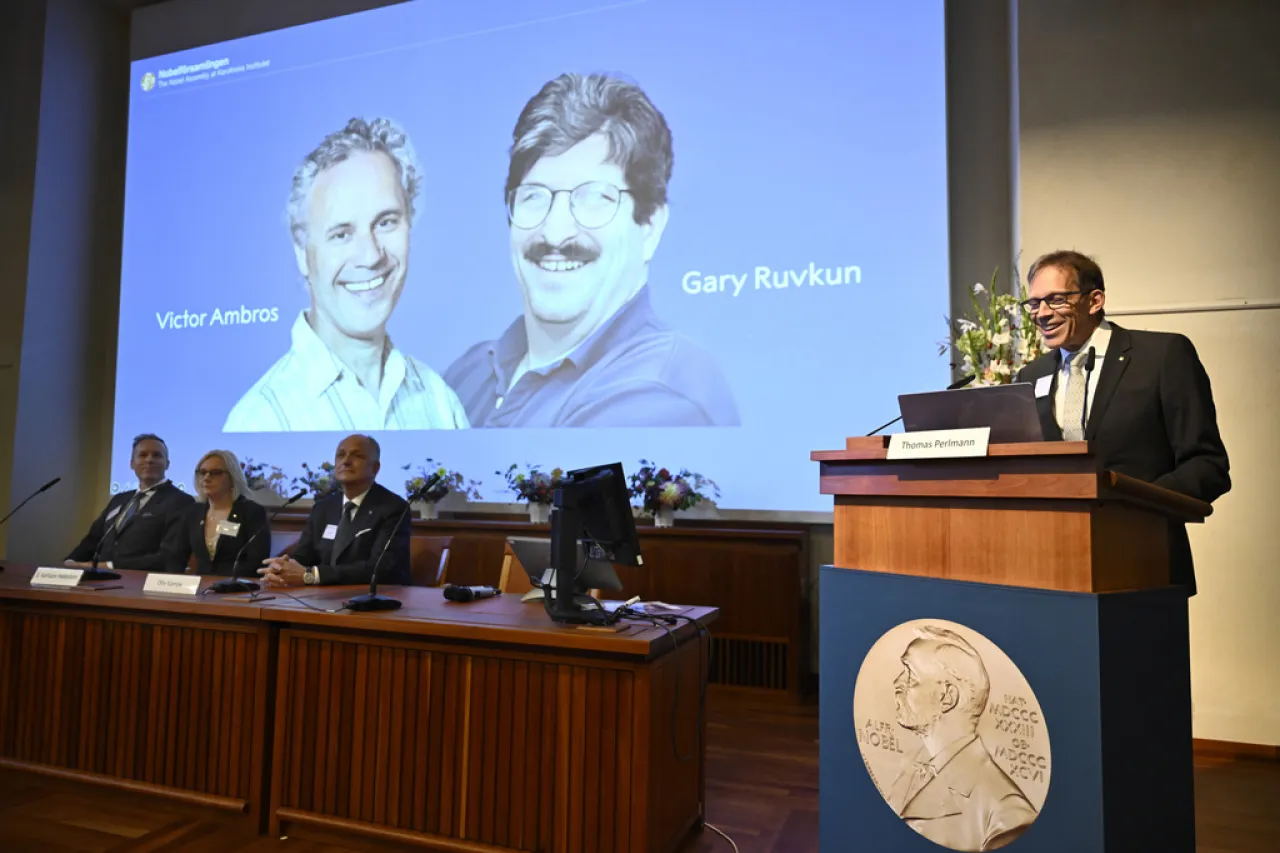 Dos estadunidenses ganan el Nobel de Medicina