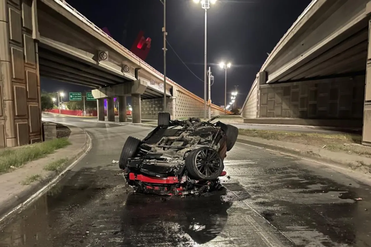 Vuelca en la Pérez Serna por exceso de velocidad