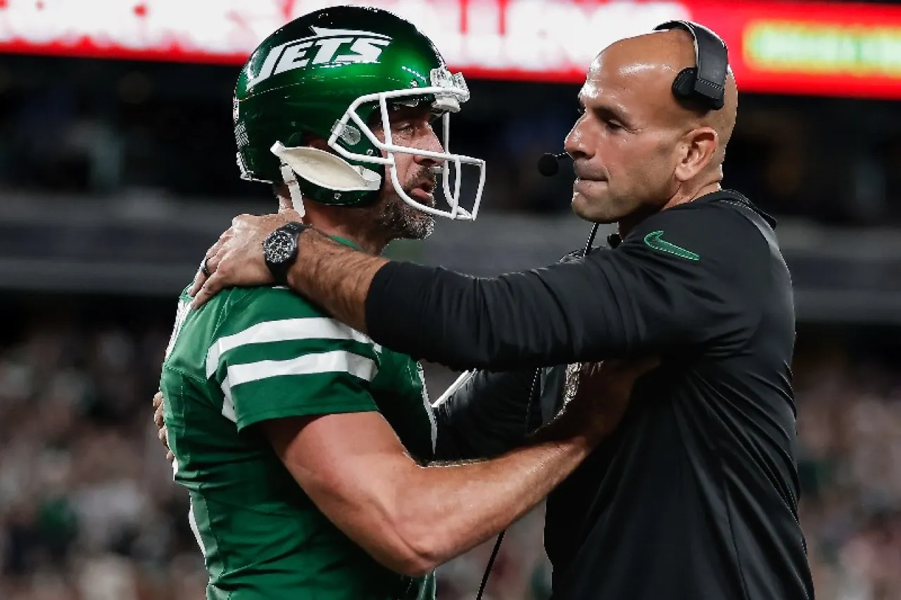 Corren jets a su entrenador en jefe