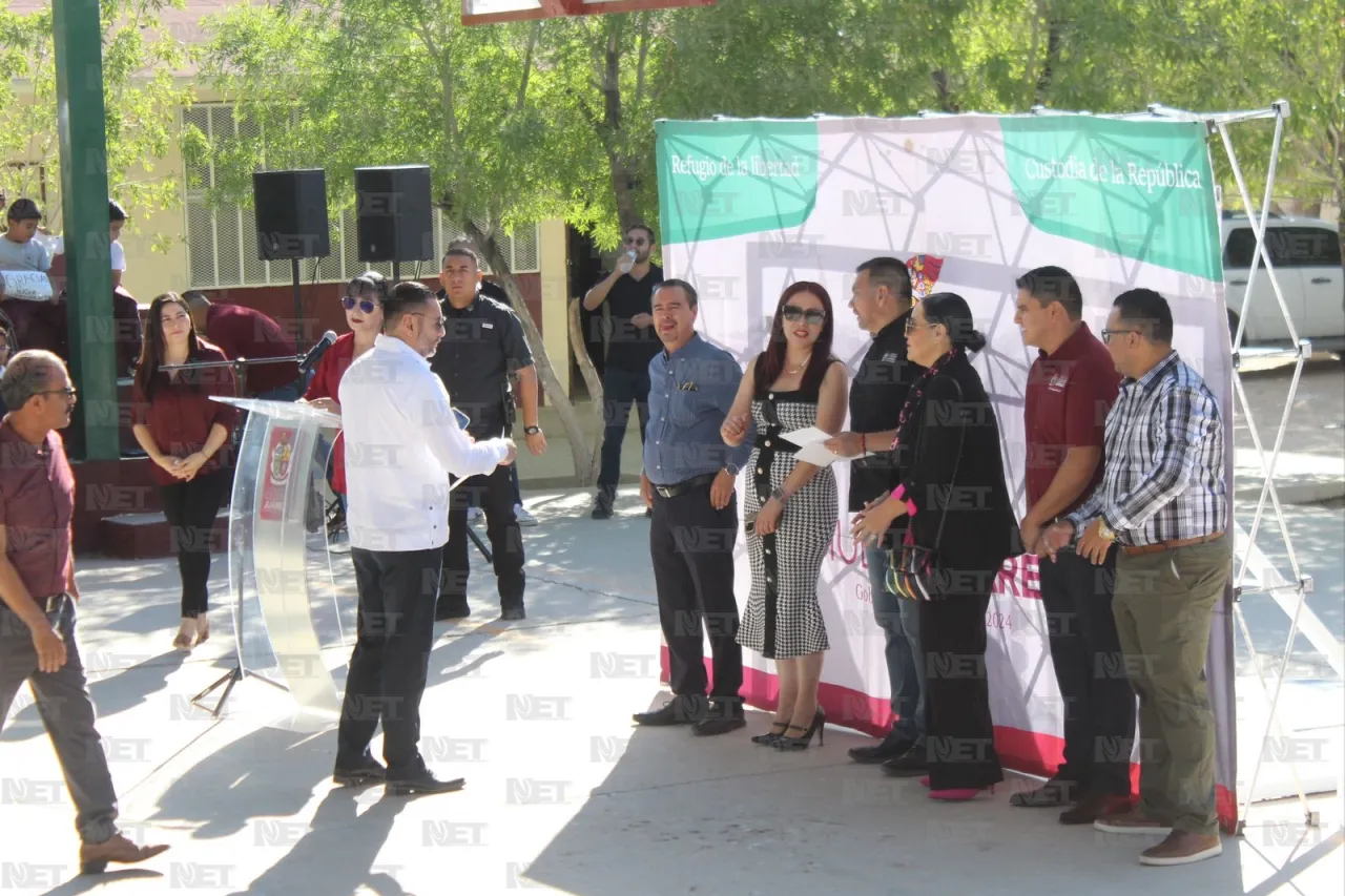 Visita Cruz seis escuelas para entregar obras de rehabilitación