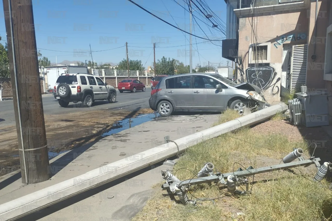 Pierde el control y choca contra poste frente al Teresiano