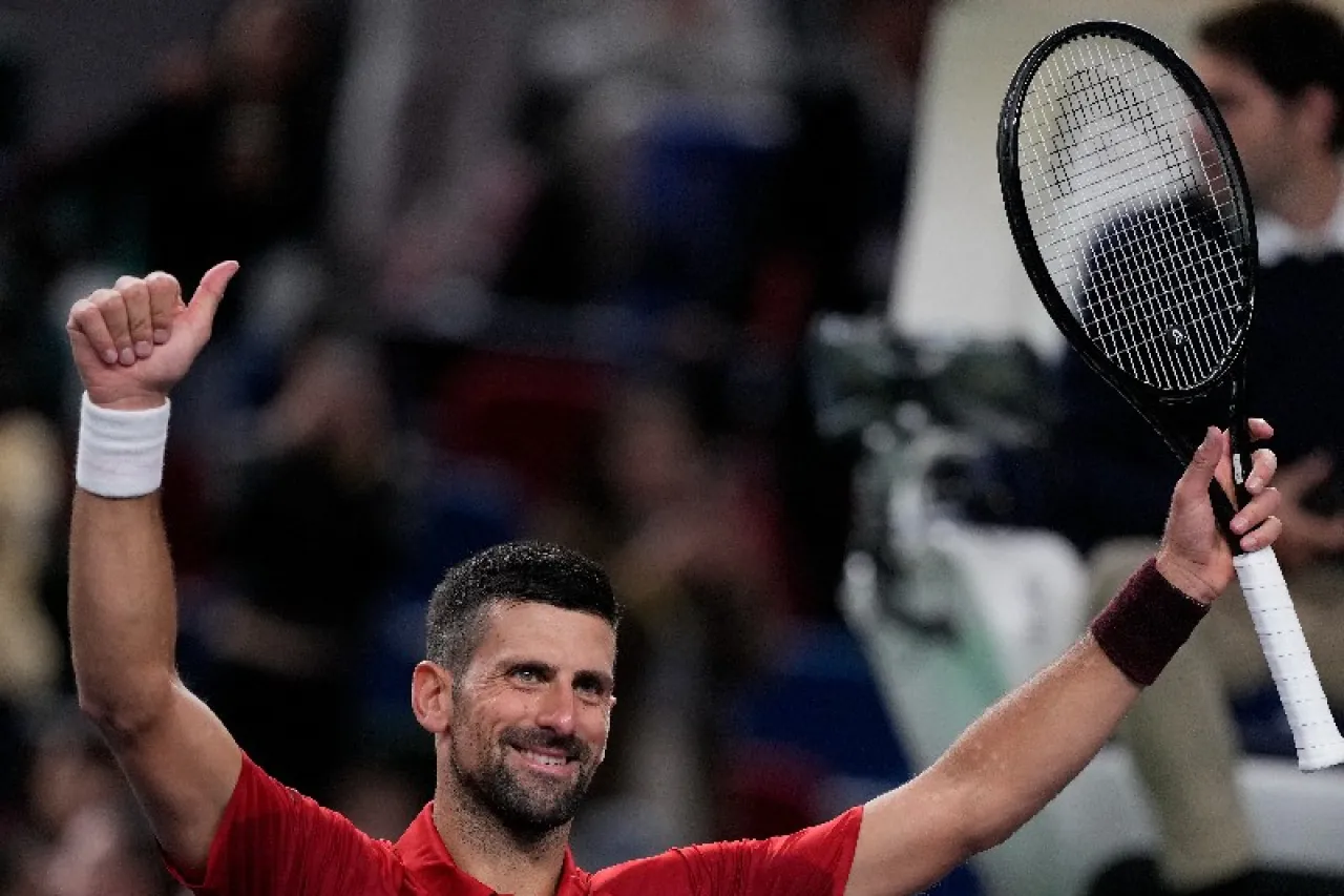 'Barre' Djokovic y se mete a octavos en el Masters de Shanghái