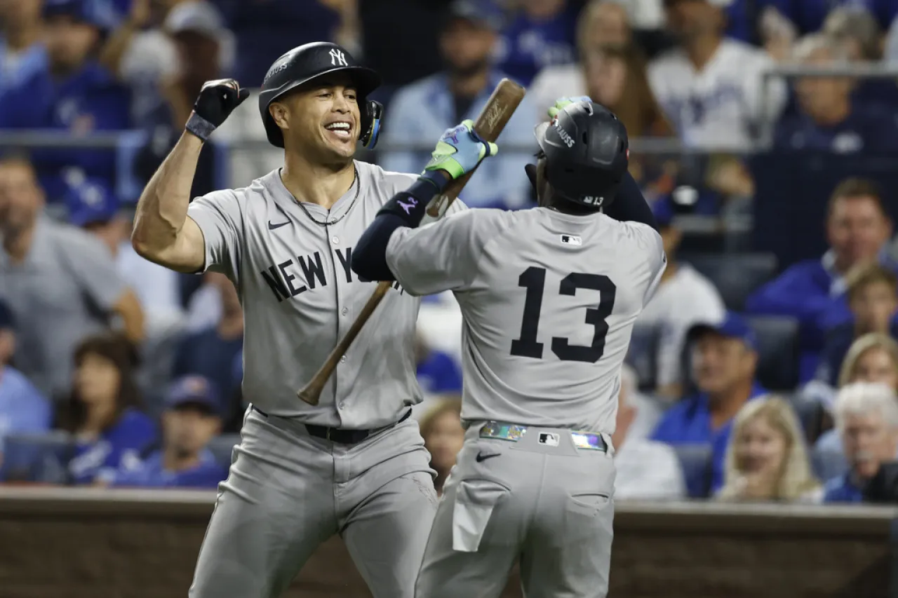 Yankees superan a Reales y están a un triunfo de avanzar