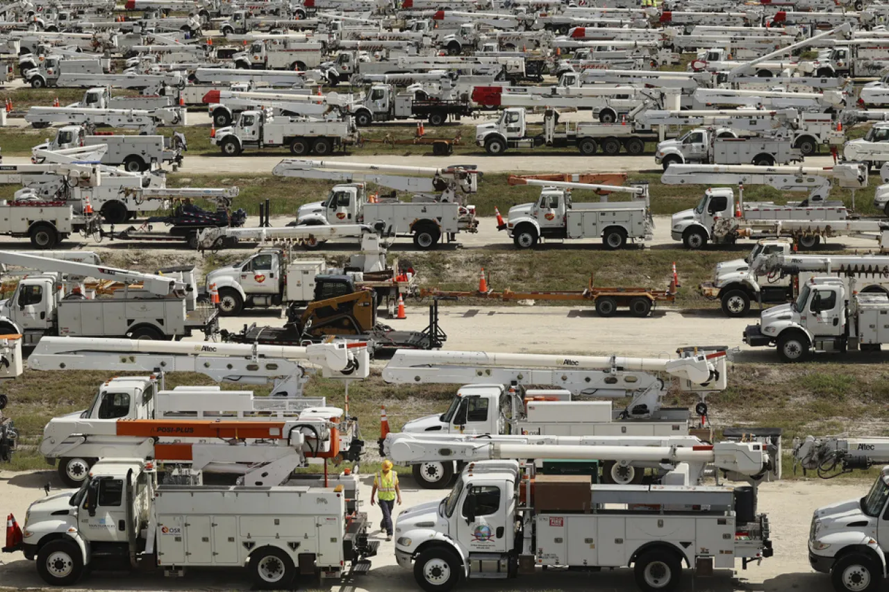 'Milton' se acerca a Florida; aún no evacuan por completo