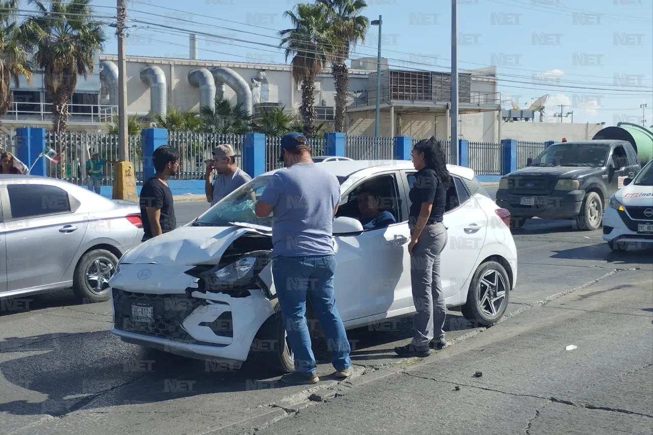 Provoca caos vial choque en Las Torres