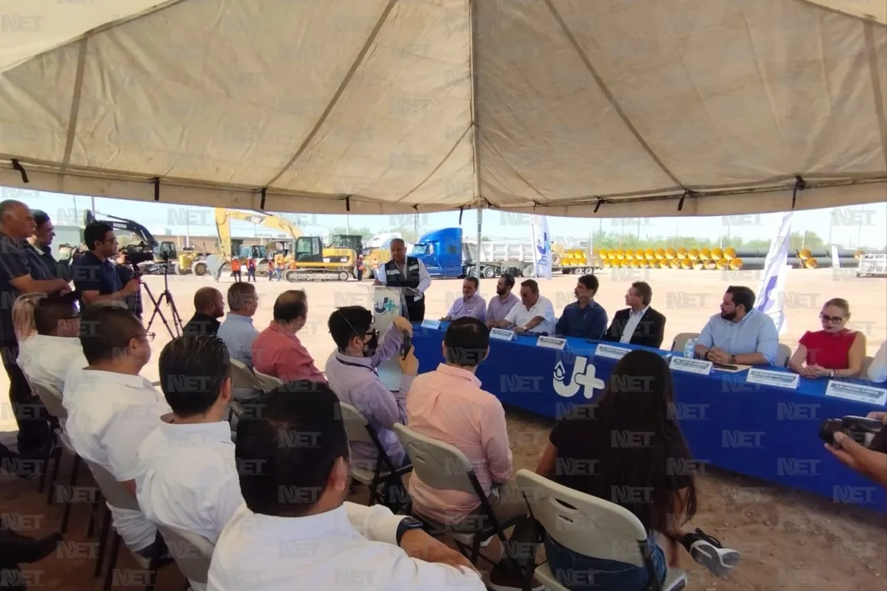 Develan primera piedra de almacén central de la JMAS