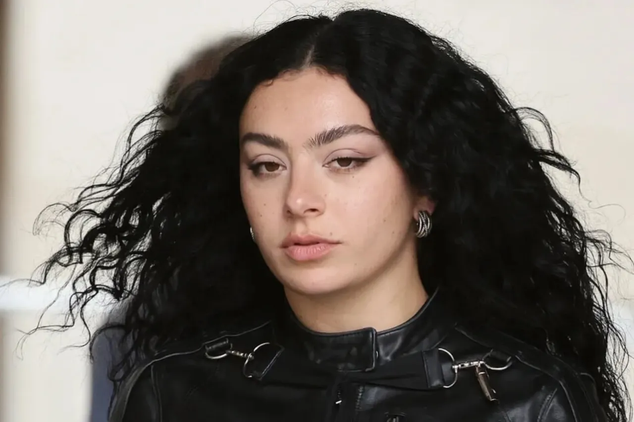 Reseña: Los remixes de 'Brat' de Charli XCX son una versión de lujo