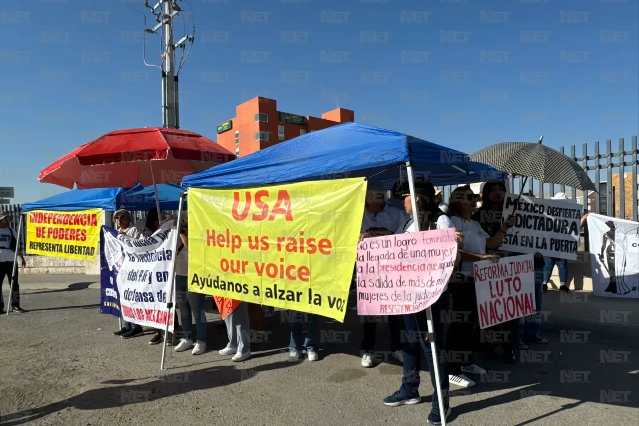 Protestan frente al Consulado trabajadores del Poder Judicial